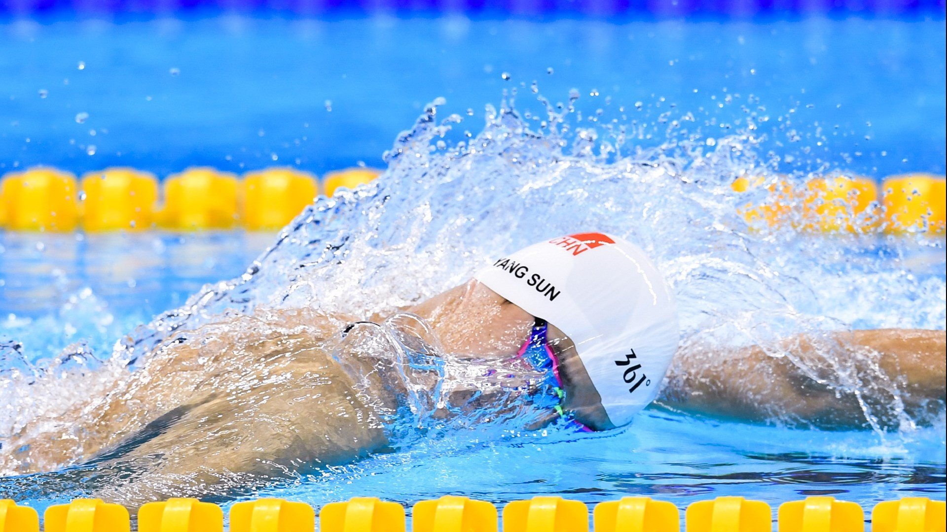 Popovici蝉联男子200 m自由泳金牌